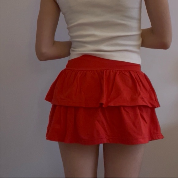 Red ruffle foldover waist cotton mini skirt with under shorts - Picture 5 of 7